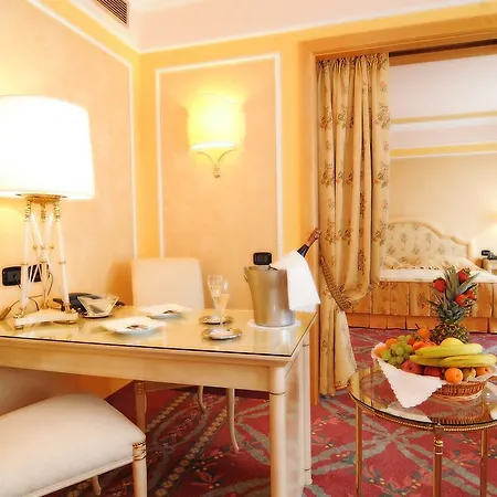 Agora' Palace 4*