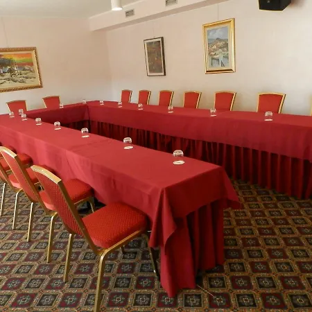 Agora' Palace Hotel