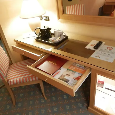 Agora' Palace Hotel