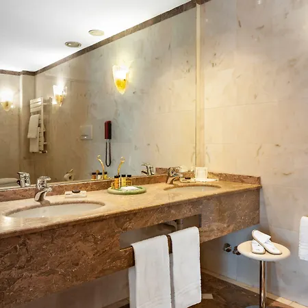 Agora' Palace Otel Biella