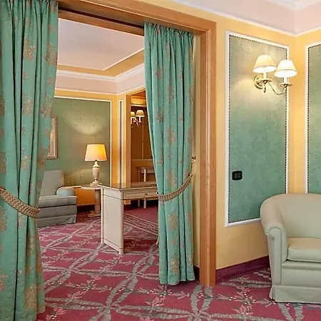 Agora' Palace Hotel 4*