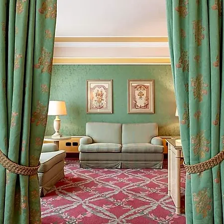 Agora' Palace 4*